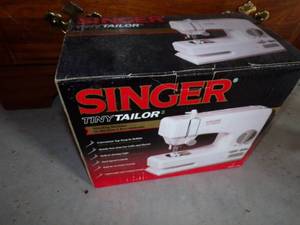 lot 138 image: Singer Tiny Tailor Sewing Maching