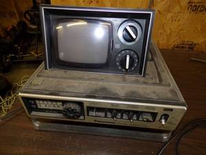 lot 145 image: Vintage Panasonic Portable TVRadio