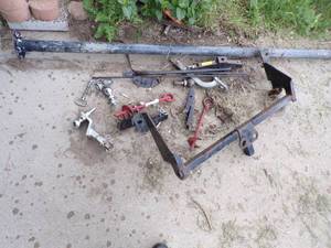 lot 147 image: Receiver Hitch Jack Assorted Parts