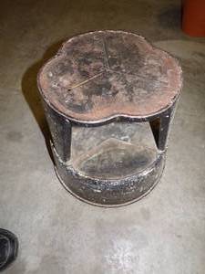 lot 150 image: Metal Rolling Stepstool