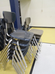 lot 332 image: (20) Student Chairs 18 Seat Height