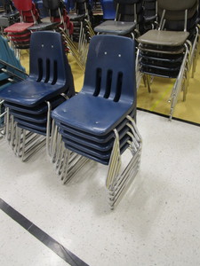 lot 336 image: (18) Student Chairs 16 Seat Height