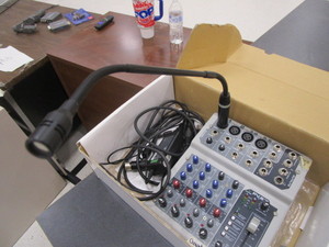 lot 343 image: Peavey Mixing Board & Microphone