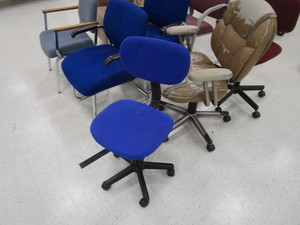 lot 381 image: Misc. Chairs & Recliner