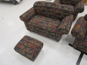 lot 389 image: Kids Couches, Chairs & Ottomans