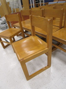 lot 392 image: (18) Oak Chairs 19x19   18 Seat Height