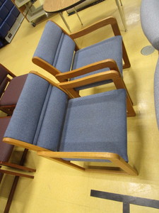 lot 396 image: (8) Lobby Chairs