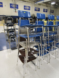 lot 293 image: (20) Student Chairs 18 Seat Height