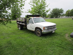 lot 3 image: 98 Chevy 3500 Pickup wDump Box