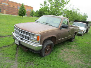 lot 4 image: 94 Chevy 1500 Pickup