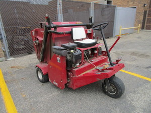 lot 6 image: Toro 4800HL Turf Sweeper