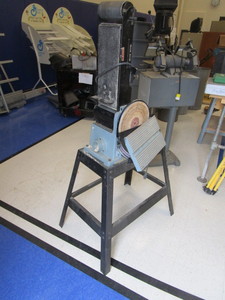lot 17 image: Delta BeltDisc Sander 6 Belt 9 Disc