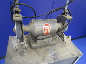lot 20 image: Porter Cable Bench Grinder wStand & Parts Box