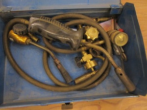 lot 31 image: Soldering Items & Forge Tongs