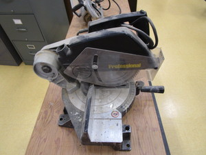 lot 39 image: Black & Decker Miter Saw