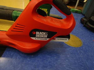lot 50 image: (3) Electric & Battery Leaf Blowers
