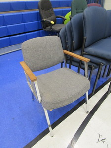 lot 186 image: (8) Waiting Room Chairs