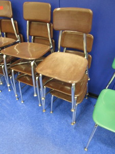 lot 187 image: (13) Student Chairs 14 Seat Height