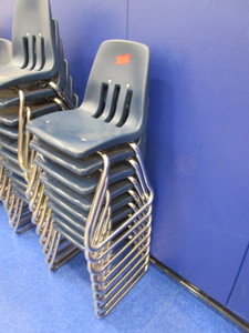 lot 191 image: (26) Student Chairs 14 Seat Height