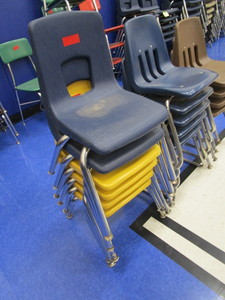lot 192 image: (15) Student Chairs 12 Seat Height