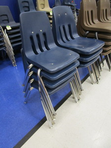 lot 193 image: (18) Student Chairs 16 Seat Height