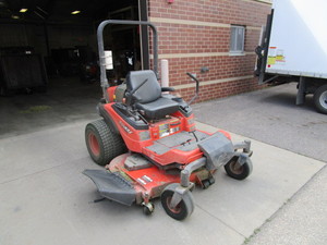 lot 2 image: Kubota ZD331 Commercial Mower
