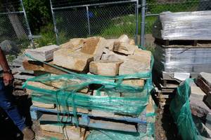 Pallet of Western Buffalo Wall Stone