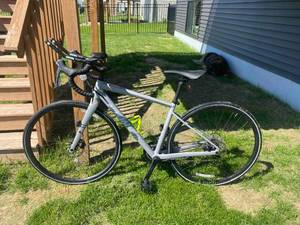 lot 1 image: 2019 SPEICALIZED DIVERGE 52 INCH WOMENS ROAD BIKE (USED FOR ONE TRIATHLON $1500 NEW)