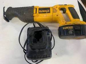 lot 23 image: DEWALT 18 VOLT RECIPROCATING SAW, BATTERY, CHARGER (TESTED WORKING)