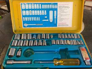 lot 25 image: GREAT NECK SOCKET SET