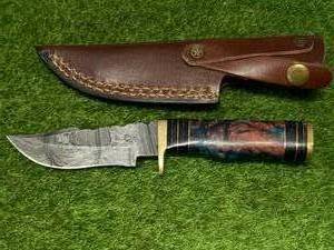 lot 27 image: CUSTOM DAMASCUS KNIFE WITH LEATHER SHEET, 8 INCH LONG