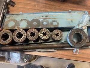 lot 33 image: Q74-1 RATCHETING PIPE THREADER -1 INCH