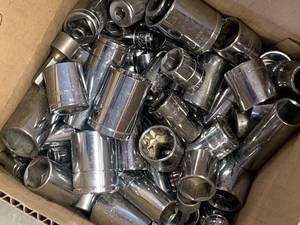 lot 34 image: 13.8 POUNDS OF MISCELLANEOUS SOCKETS