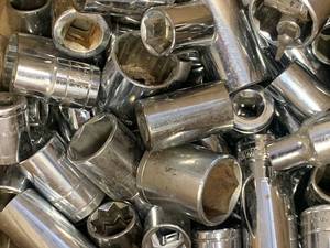 lot 36 image: 13.4 POUNDS OF MISCELLANEOUS SOCKETS