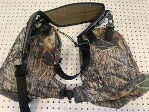 lot 50 image: MOSSY OAK BREAK UP CAMEL BELTED BAGS
