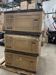 lot 45 image: Pallets with Assorted Microwaves Customer Returns See Pictures