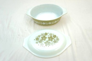vintage Pyrex casserole dish with lid