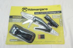 Kilimanjaro multi-tool & flashlight set