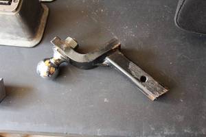 lot 329 image: Hitch Mount with 1-78 Ball