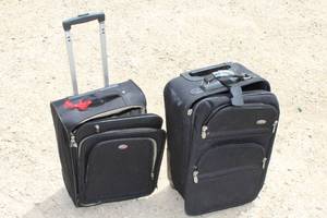 lot 335 image: Lot of (2) Rolling Luggage
