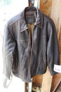 lot 337 image: Sonoma Mens Size Large Leather Jacket