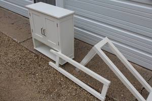 lot 343 image: Vanity 2-drawer