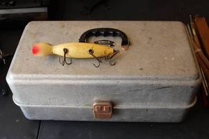 lot 346 image: 18 Tackle Box