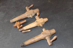 lot 352 image: Lot of (4) BarrelTree Taps
