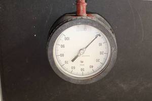 lot 355 image: Vintage Pressure Gauge