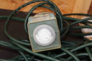 lot 357 image: Smart Electrician 6-Outlet Power Stake Timer