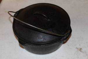lot 371 image: 11-12 Cast Iron Dutch Oven with Wire Handle