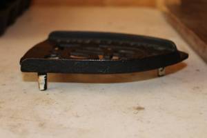 lot 378 image: Enterprise Mfg. Co. Cast Iron Trivet