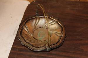 lot 379 image: 10 Silver-plate Dish with Handle