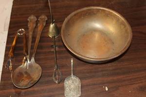 lot 380 image: 9 Silver-plate Bowl with Cooking Utensils